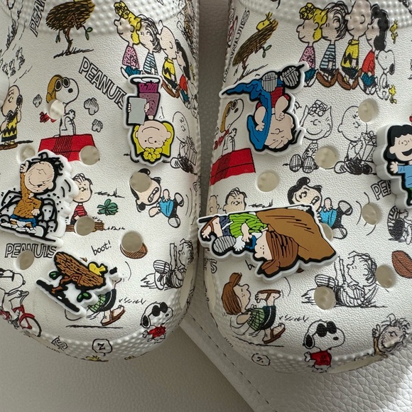 CROCS Limited Edition Peanuts Classic Unisex Clog w/ Jibbitz; Men 8 / Women 10 - Picture 11 of 11